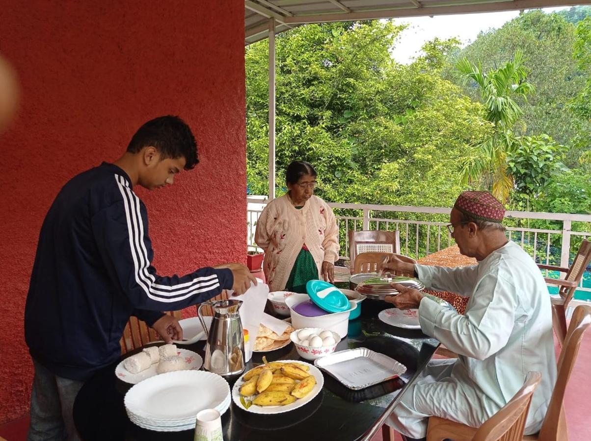 Riverbench Homestay Munnar, Anaviratty Extérieur photo
