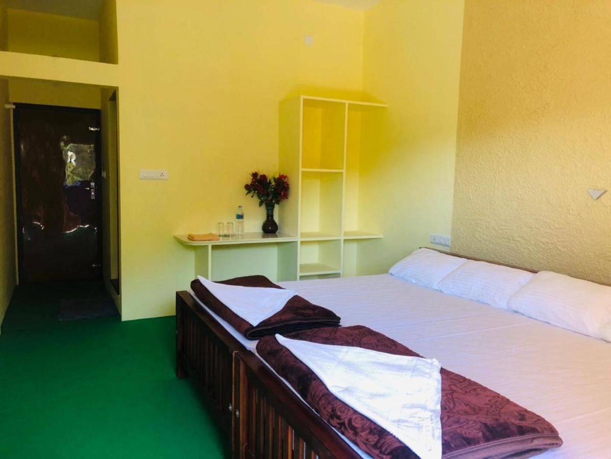 Riverbench Homestay Munnar, Anaviratty Extérieur photo
